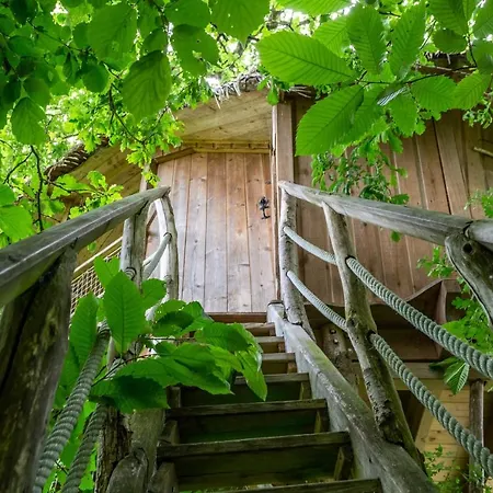 Domaine Des Vaulx - Locations De Insolites Bed and breakfast