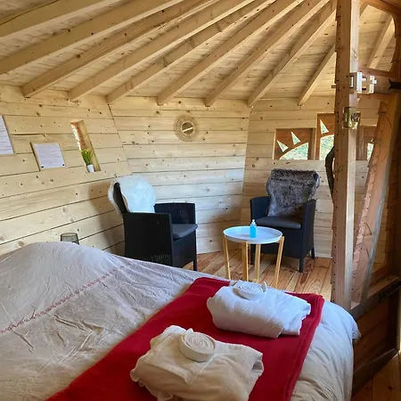 Bed and breakfast Domaine Des Vaulx - Locations De Insolites *