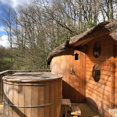 Domaine Des Vaulx - Locations De Insolites Bed and breakfast *