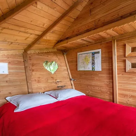 Bed and breakfast Domaine Des Vaulx - Locations De Insolites