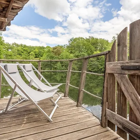 Domaine Des Vaulx - Locations De Insolites Bed and breakfast