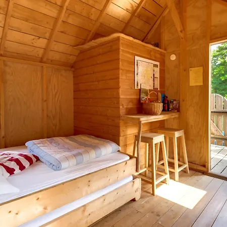 Domaine Des Vaulx - Locations De Insolites Bed and breakfast *