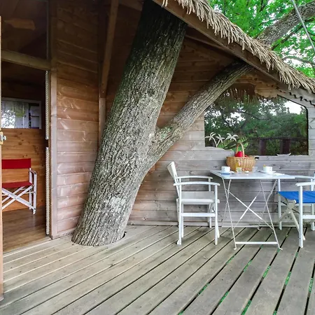 Bed and breakfast Domaine Des Vaulx - Locations De Insolites