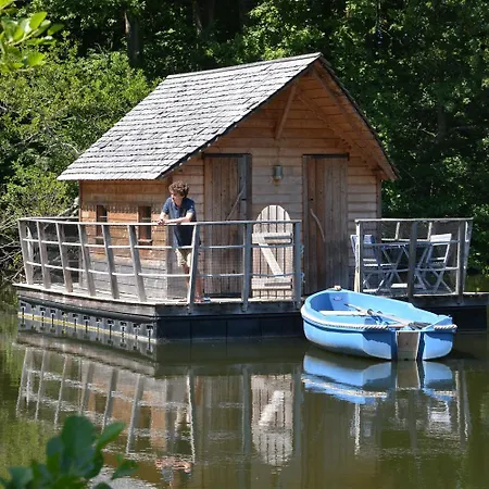 Domaine Des Vaulx - Locations De Insolites Bed and breakfast La Baconniere