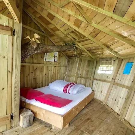 Bed and breakfast Domaine Des Vaulx - Locations De Insolites