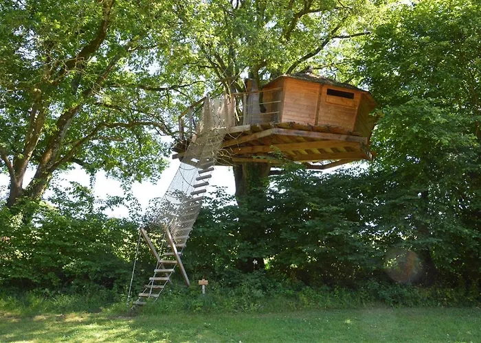 Domaine Des Vaulx - Locations De Insolites B&B La Baconniere