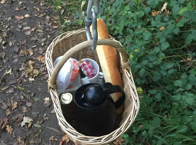 Domaine Des Vaulx - Locations De Insolites B&B