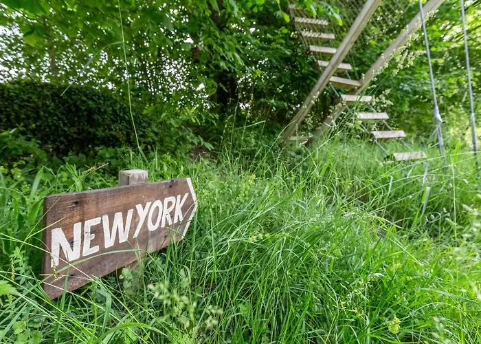 Domaine Des Vaulx - Locations De Insolites B&B La Baconniere