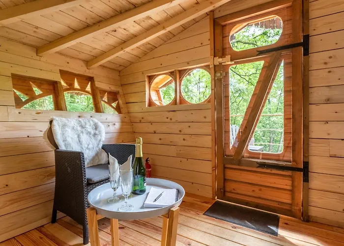 Domaine Des Vaulx - Locations De Insolites B&B La Baconniere