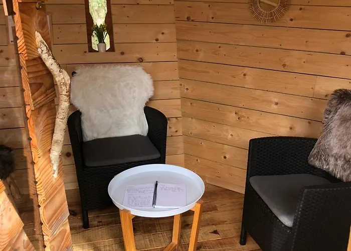 Domaine Des Vaulx - Locations De Insolites B&B