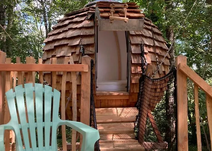 Domaine Des Vaulx - Locations De Insolites B&B La Baconniere