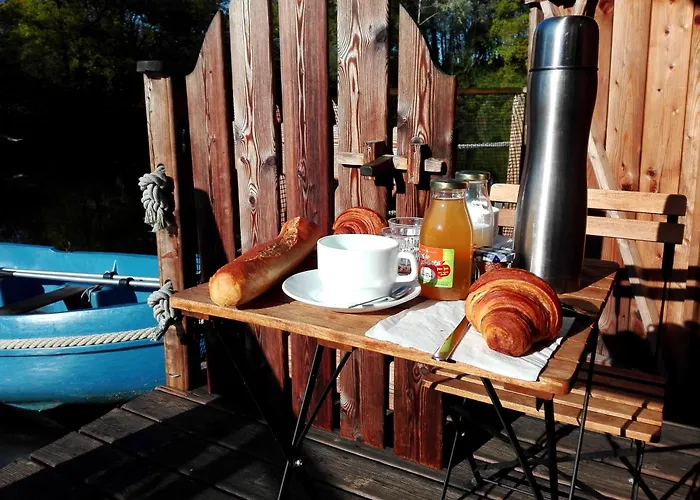 Domaine Des Vaulx - Locations De Insolites B&B La Baconniere