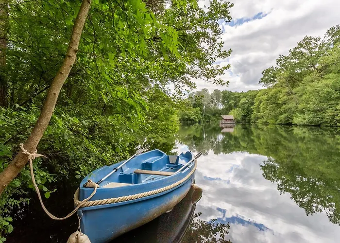 Domaine Des Vaulx - Locations De Insolites B&B La Baconniere