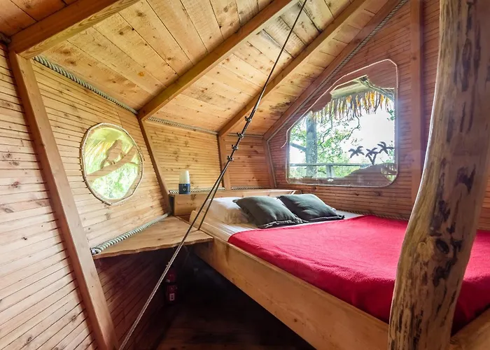 Domaine Des Vaulx - Locations De Insolites * La Baconniere