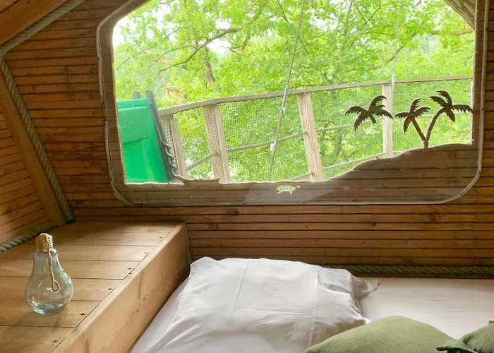 Domaine Des Vaulx - Locations De Insolites B&B