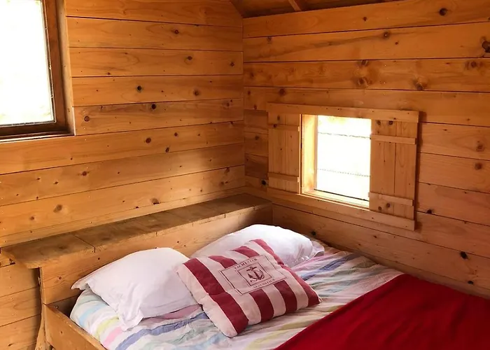 Domaine Des Vaulx - Locations De Insolites La Baconniere