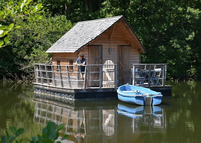 Domaine Des Vaulx - Locations De Insolites B&B La Baconniere